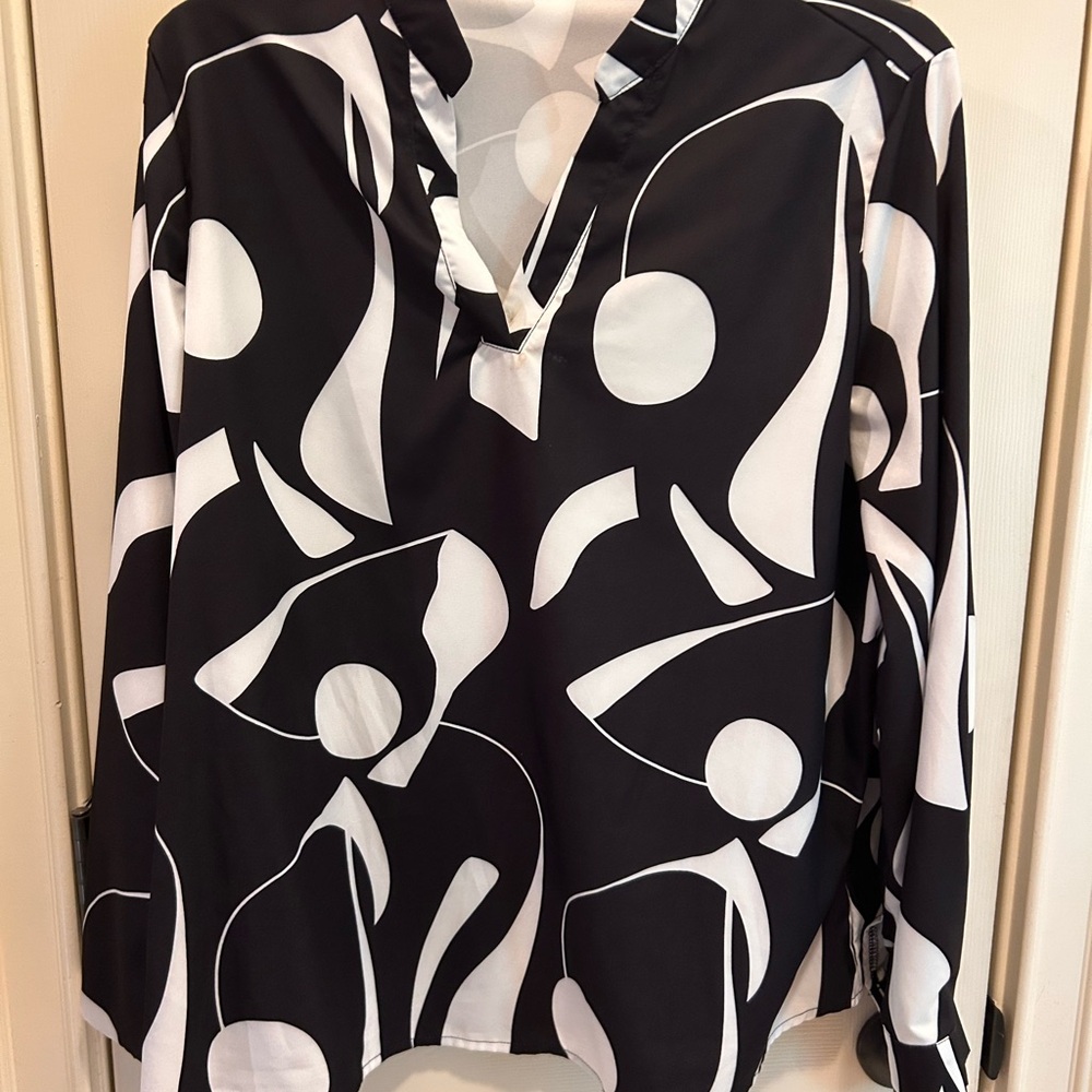 Black and White Abstract Women's Top